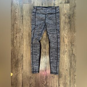 Lululemon Gray and Black Patterned Leggings - Size 6